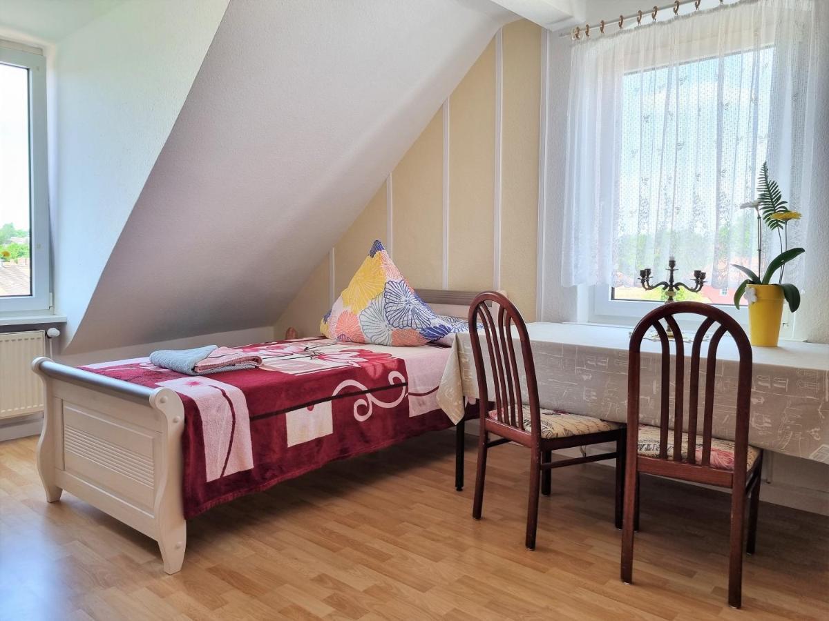 Apartment Bayreuth, Grosse Ferienwohnung Im Haus Mit Kunst, 3 Schlafzimmer, Kueche, Parkplatz Exterior photo